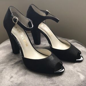 NEW Anne Klein Black fabric peep toe heels -Sz 8.5